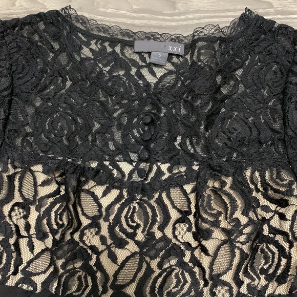 Lace dress holidays - Picture 4 of 5